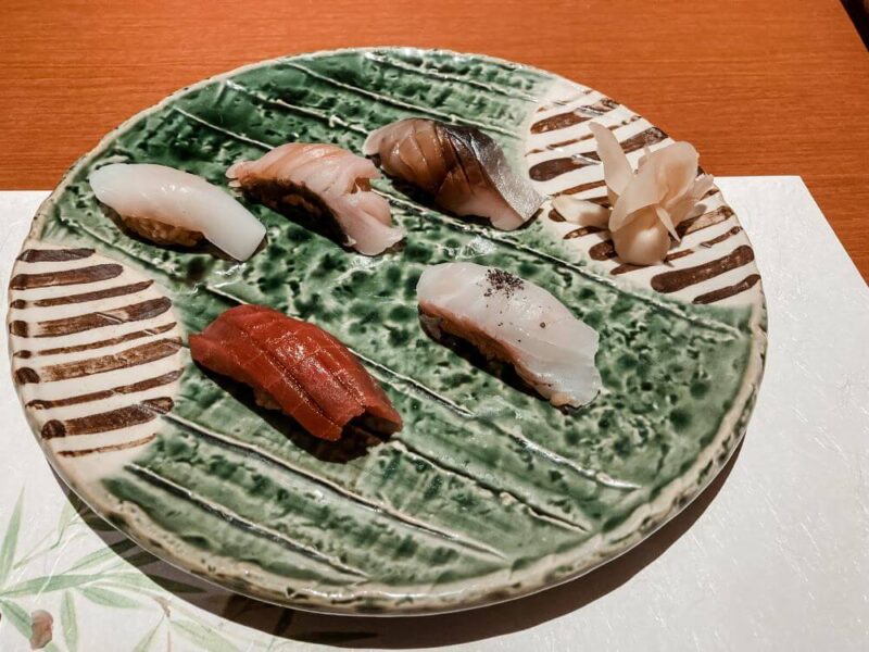 鮨まつもとのランチ握り寿司1
